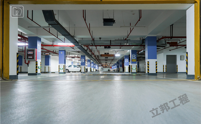 環氧平涂地坪案例南京恒大金碧天下車庫圖片.png