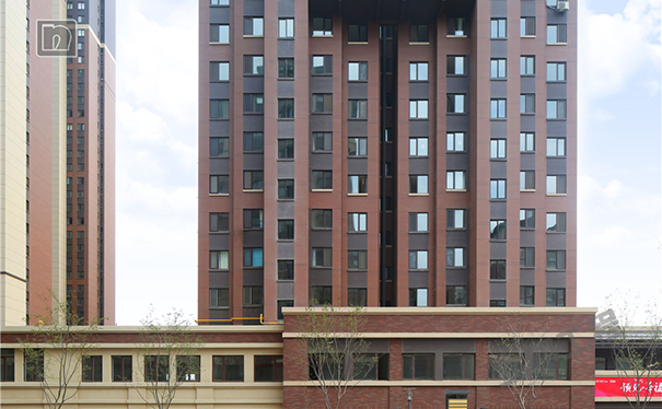 真石漆和瓷磚哪個好?