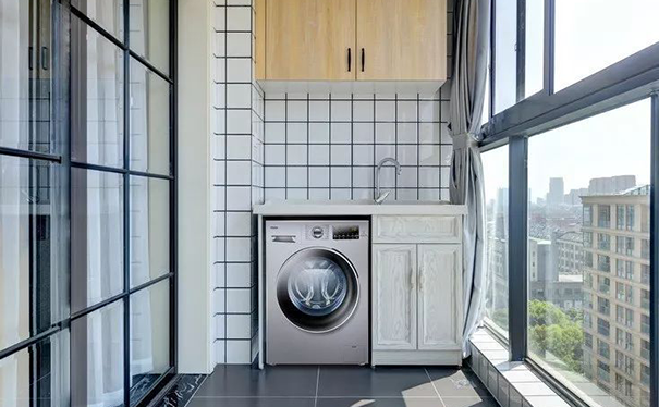 陽臺墻面貼瓷磚好還是刷乳膠漆好?