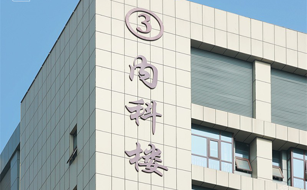 氟碳漆屬于水性涂料還是溶劑型涂料？